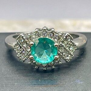 Elegant Round Green Crystal Center with Clear Crystal Accents Ring. Size 9